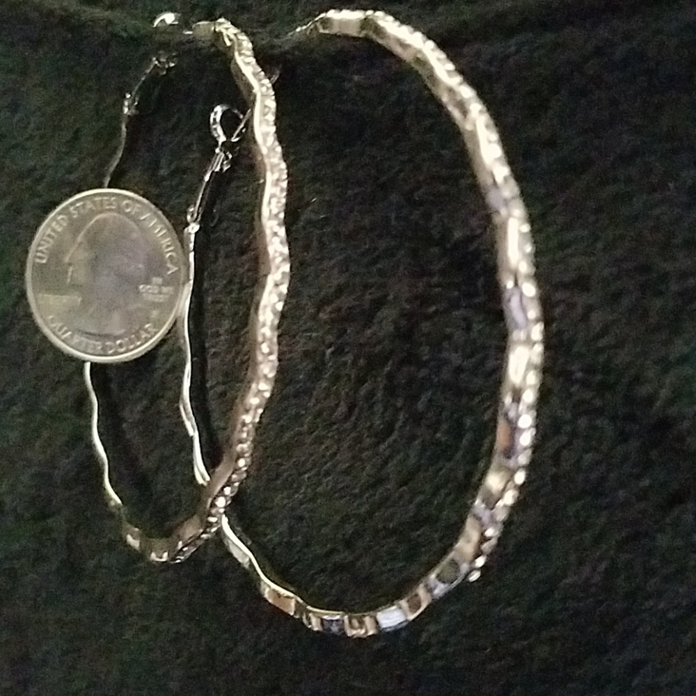 Silver hoop earrings - Picture 3 of 7